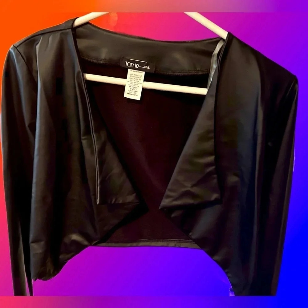 NWOT Women’s Black Faux Leather Crop Jacket Size M